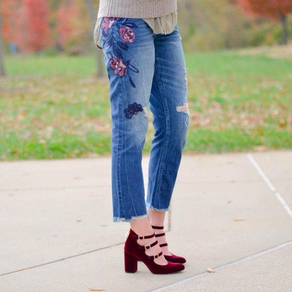 Embroidered Annie girlfriend jeans by A&F